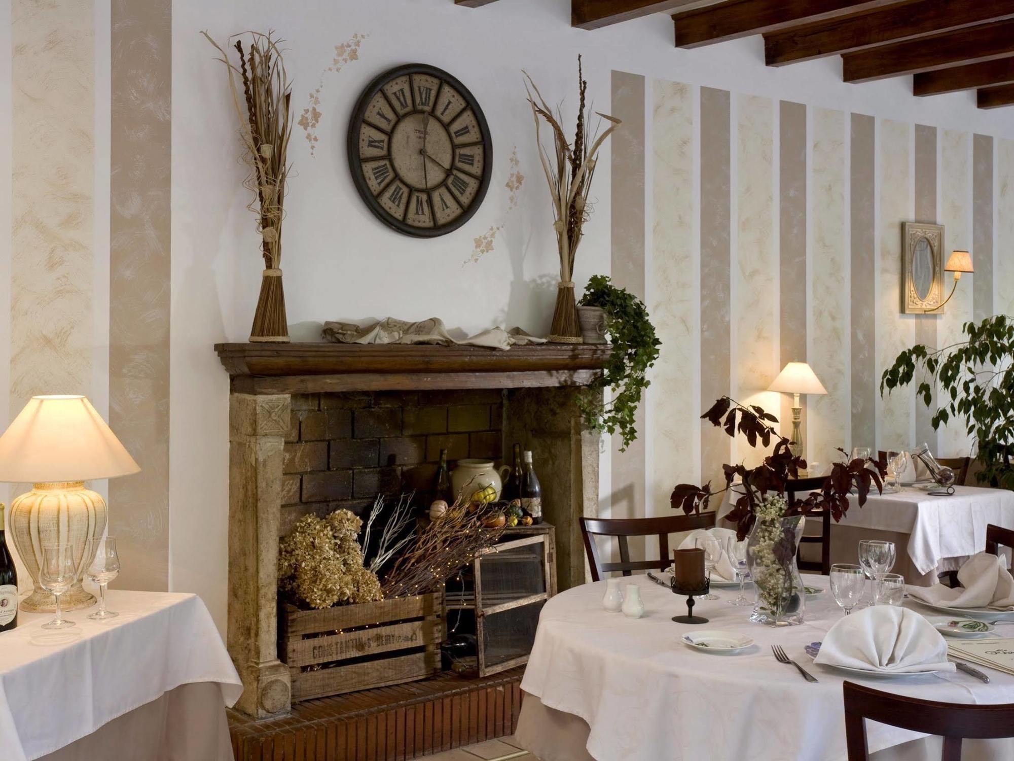 Hotel Le Rivalet Montaigut-le-Blanc  Esterno foto