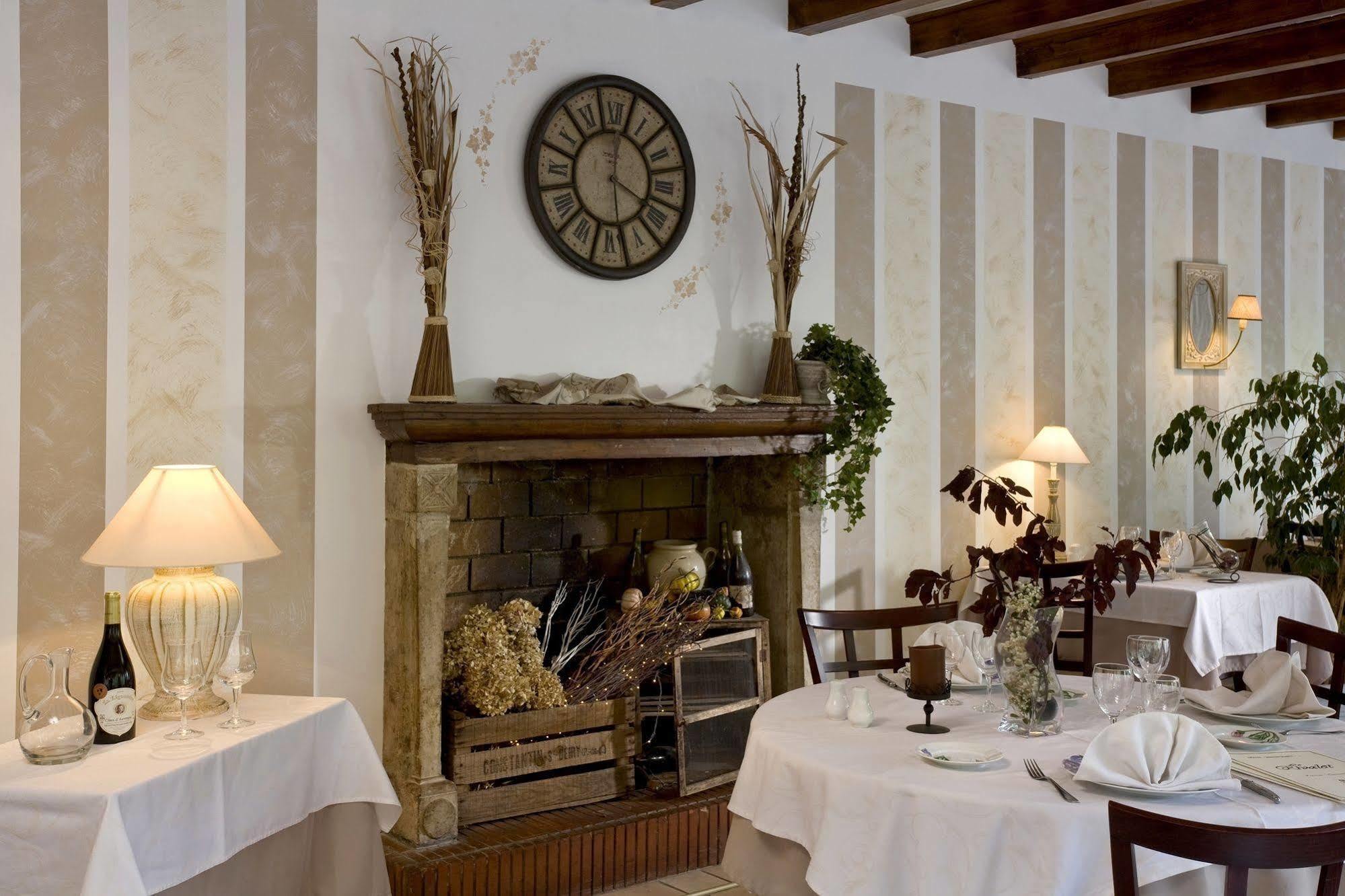Hotel Le Rivalet Montaigut-le-Blanc  Esterno foto